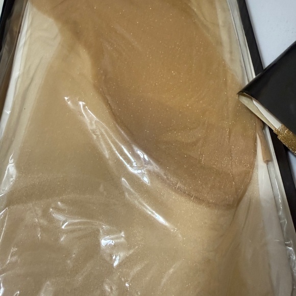 Cameo Stockings in shiny gold. Two socks in the box. Vintage - Picture 8 of 8